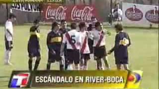 Pancadaria no clássico Boca e River sub14 Uhullcombr [upl. by Orecul425]