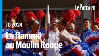 La flamme olympique soffre un French Cancan avec les danseuses du Moulin Rouge [upl. by Drewett560]