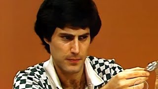 Uri Geller O paranormal quebra uma colher 1976 Remasterizado em HD [upl. by Oiziruam]