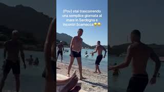 SCAMACCA trascorre la sua VACANZA così 🏖️  Guardate come PALLEGGIA a MARE ⚽ [upl. by Trina]