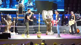 Romeo Santos LIVE Roma Spettacolo improvvisato con fans [upl. by Naitsihc]