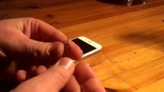 SIM Karte wechseln am IPhone 6s Anleitung [upl. by Ahgiel]