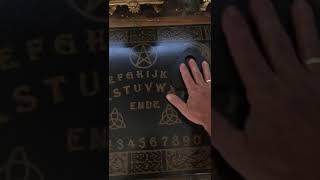 Witchboard  Hexenbrett Orakel befragen  Ouija Board Zukunftsblick mit Jaque Chevalier [upl. by Aroel66]