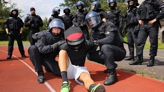 Bereitschaftspolizei übt den Einsatz gegen Hooligans  Kassel [upl. by Emelun]