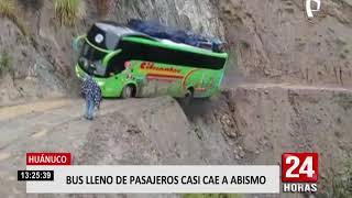 ¡De infarto bus lleno de pasajeros estuvo a punto de caer a un abismo [upl. by Duomham]