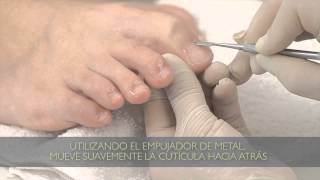 Cómo empujar las cutículas de uñas de los pies  Tips para pedicuría [upl. by Inaffit203]