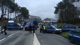 Manifestation des agriculteurs à Auray [upl. by Casteel754]