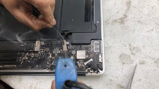 MacBook Air A1466 Repair Battery Issue [upl. by Niriam95]