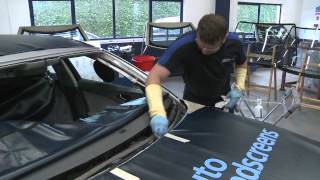 How to Replace a Windscreen in One Minute  Auto windscreens [upl. by Yunfei]