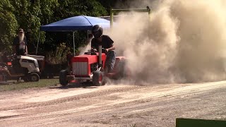 Modified 850lb tractors in Ripleys dust bowl pull [upl. by Straus]