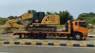 caterpillar excavator transporting proces excavator menaiki truck trado [upl. by Judas]