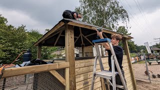 Kippenhok Hooiberg Bouwpakket kap in elkaar zetten [upl. by Greenland]