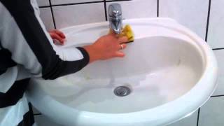 Tutorial Waschbecken putzen Badgarnitur putzen Armaturen reinigen Wachbecken reinigen [upl. by Ally662]