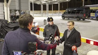 Finlandia cerrará más pasos fronterizos con Rusia para frenar las llegadas de migrantes [upl. by Ahsilad293]