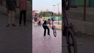 Irfan bmx ka stunt dekh kar baccha hua shocked 😳 irfanbmx ytshorts bmxcyclestunt talent bmx [upl. by Treborsemaj]