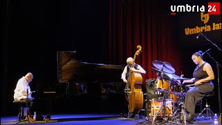 Umbria Jazz 2023 il trio di Kenny Barron al Morlacchi in «How deep is the ocean» [upl. by Rycca]