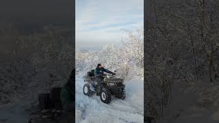 Штурмуем снежный подъем на CF500 offroad [upl. by Malas]