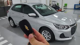 detalhes reais novo Chevrolet onix lt 1 r7d prata switchblade 2022 [upl. by Ynnavoig347]