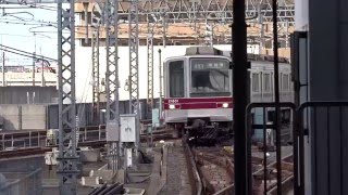 北千住駅3階ホームに到着する東武20000系20001F [upl. by Amery268]