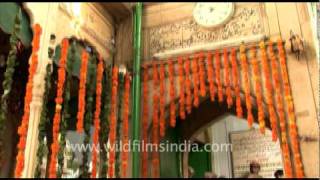 Phool Walon ki Sair at a Dargah in Delhi [upl. by Etnauj]