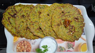 दुधी भोपळ्याचे पौष्टीक व खमंग थालीपीठdudhi bhopla thalipeeth recipe in marathiThalipeeth [upl. by Hyams825]