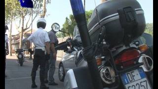 SICUREZZA STRADALE CONTROLLI CON MOTO CIVETTA POLIZIA ROMA CAPITALE [upl. by Ayotahc918]