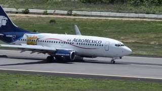 AEROMEXICO BOEING 737 LANDING AT HUATULCO AIRPORT [upl. by Sallee]