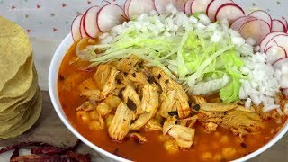 Pozole Rojo de Pollo  Recetas en Casayfamiliatv [upl. by Kohn]