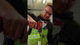 Lifehack 2 💡 Wenn Handwerk auf Wein trifft 🍷🍇 azubisamwerkherrenknecht lifehacks ausbildung [upl. by Nileve]