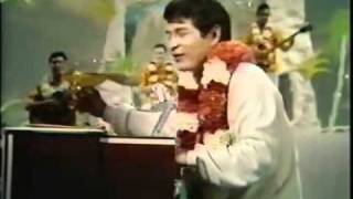 Don Ho sings quotTiny Bubblesquot  Hollywood Palace 12167 [upl. by Gnah]