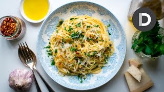 Spaghetti Aglio E Olio 5 Ingredient Pasta Recipe [upl. by Faso]