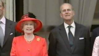 Royal Family on palace balcony for Golden Jubilee 2002 [upl. by Nitsirhc481]