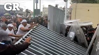 Tiran familiares de reos reja en Reclusorio Oriente por riña [upl. by Milan]