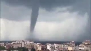 Il video della tromba marina nel mare davanti a Livorno [upl. by Odlonyer789]