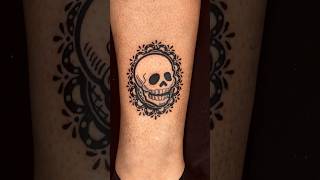 Skull Tattoo  Tatuaje Pequeño  Como Tatuar Sombras y Línea  youtubeshorts shorts [upl. by Artapoelc866]