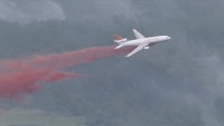 Raw video DC10 fire retardant drop [upl. by Dowlen63]