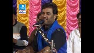 kirtidan gadhvi in gujarati bhajan  arji suni ni aavti ti  kirtidan gadhvi 2015 [upl. by Hartmann]