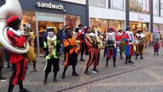 Intocht Sinterklaas in Doetinchem met Pietenband de Traoters 16112013 [upl. by Nanreit]