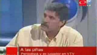 Pelea tipo kickboxing en un programa de futbol en Uruguay [upl. by Halilad]