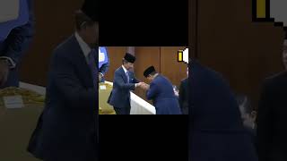 Detikdetik Presiden Prabowo cium tangan Sultan Hassanal Bolkiahprabowo sultanhassanal short [upl. by Anert]