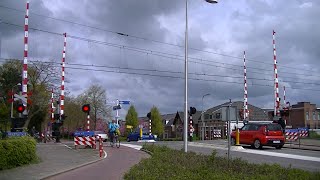 Spoorwegovergang Bodegraven  Dutch railroad crossing [upl. by Horton]