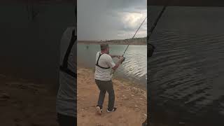 Büyük balıkla mücadele balıkçılık carpfishing sazan [upl. by Lirpa]