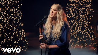 Carrie Underwood  O Come All Ye Faithful 2021 Santa Claus Parade [upl. by Seda]