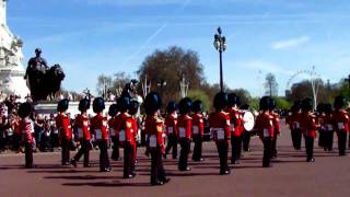 Relève de la garde à Buckingham Palace [upl. by Akyeluz794]