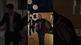 SNEZANA JOVANOVIC  SIKICA  ZAVEDE ME MOMAK LOS  LIVE  COVER  IVANA ELEKTRA amp MUSIC PLANET STAR [upl. by Erdried]