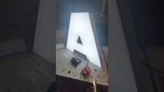 comment fabriquer une enseigne lumineuse personnalisée avec des leds  Boitier ALU60 [upl. by Nilam]