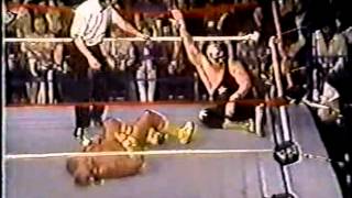 Hulk Hogan vs The Masked Superstar Hogans first WWF title defense [upl. by Niltak340]