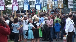 Fans vor dem Konzert von Andreas Gabalier  Krieau Wien 2014 [upl. by Geoffrey]