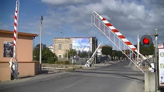 Spoorwegovergang Marrubiu I  Railroad crossing  Passaggio a livello [upl. by Crawford]