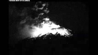 Puebla amanece de blanco tras lluvia de ceniza del volcán Popocatépetl [upl. by Ailesor]